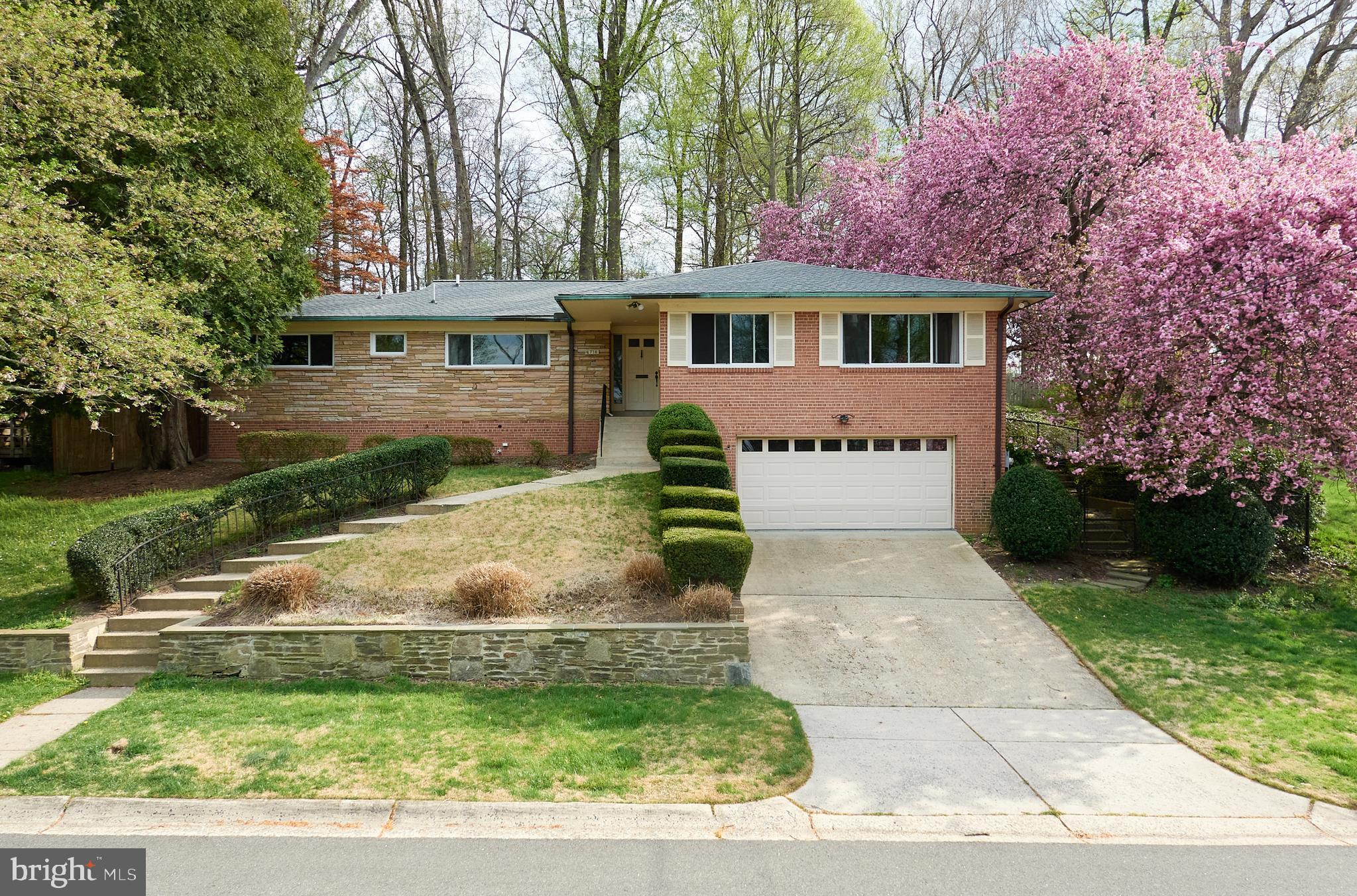 Beautiful rambler in highly desirable Tulip Hill. Situated on a private lot with expansive and seasonal views of the Potomac River. Features include, gleaming hardwood floors, gorgeous gourmet kitchen with 42" cherry and glass front cabinets, high end granite countertops, stainless steal appliances, gas range, large pantry and eat-in dining. The home is lined with large windows with beautiful views, three fireplaces, fenced in yard, ample storage and so much more. Available the middle of June.
