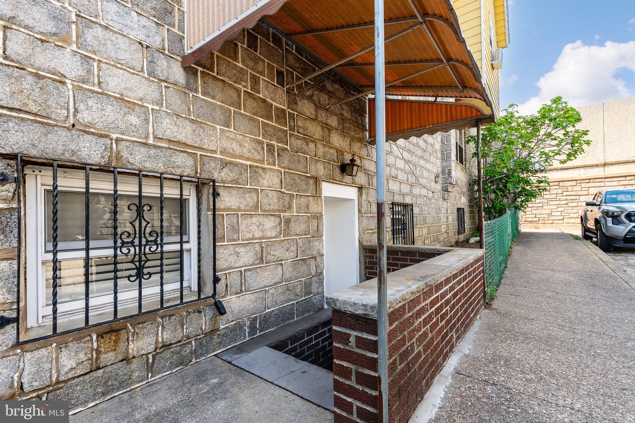 1617 PACKER AVE LOWER