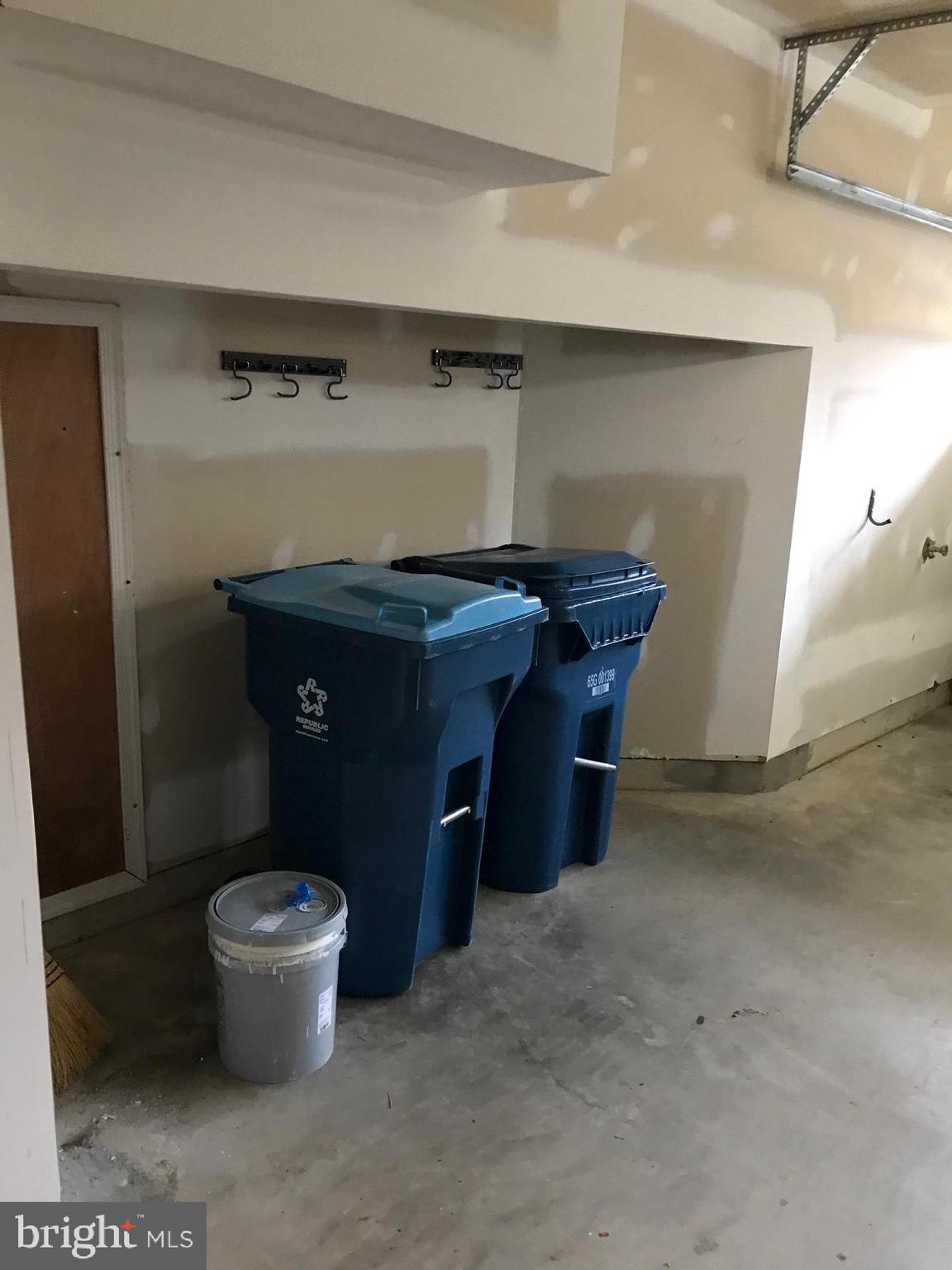 SOUTH RIDING - Residential Lease