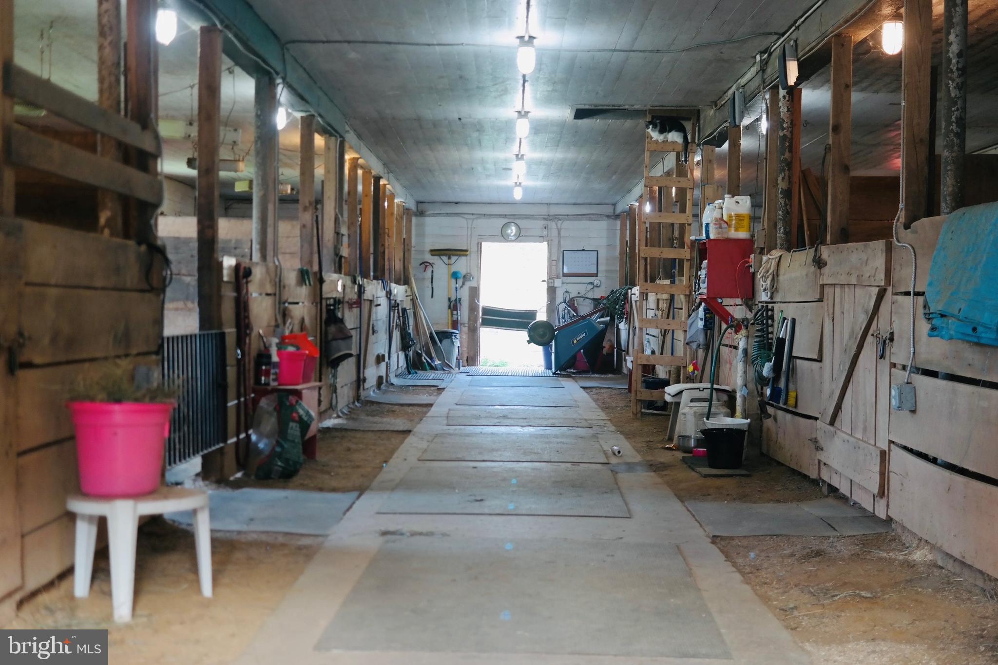 MONEYS CORNER - Residential