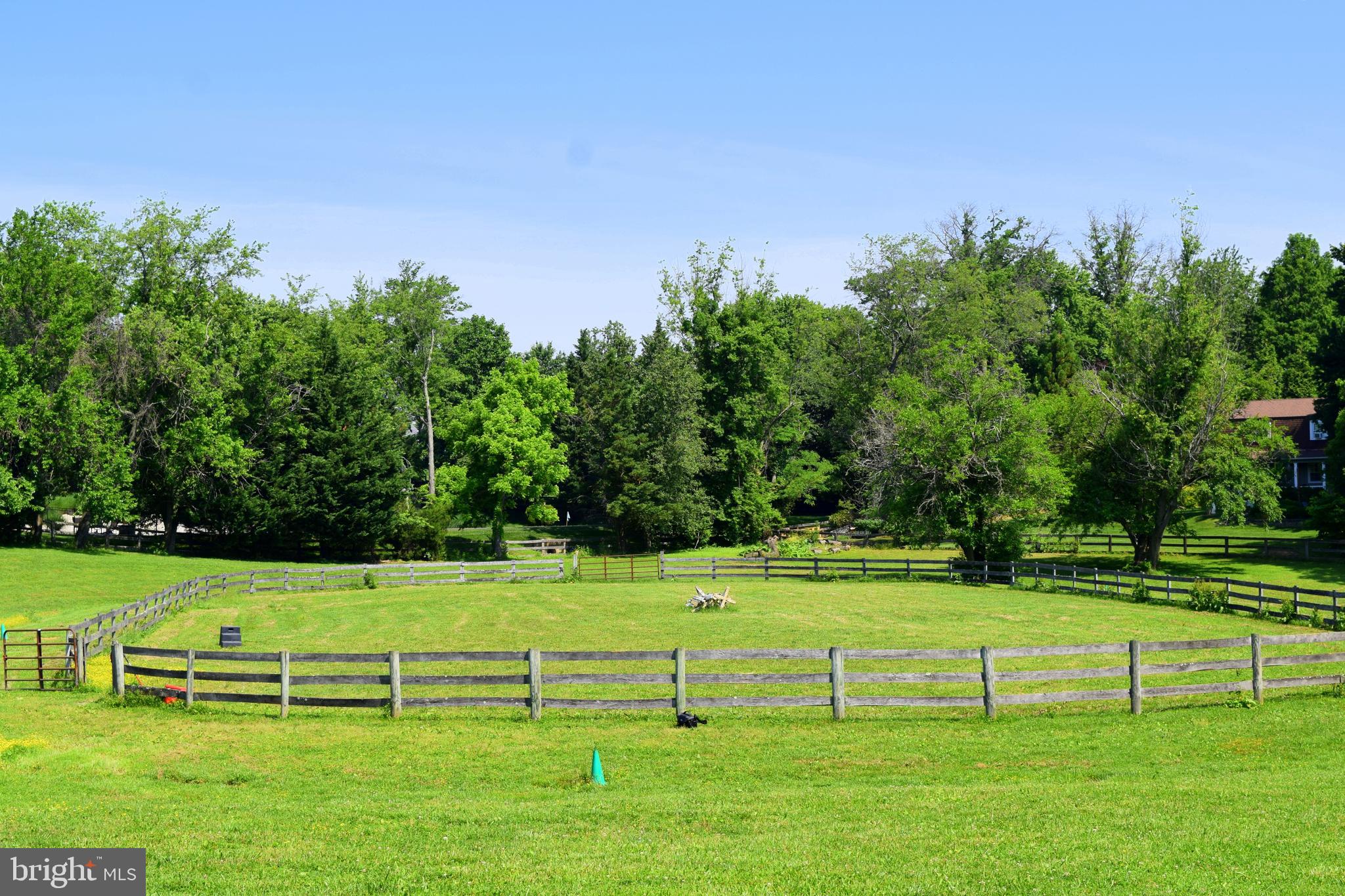 MONEYS CORNER - Residential