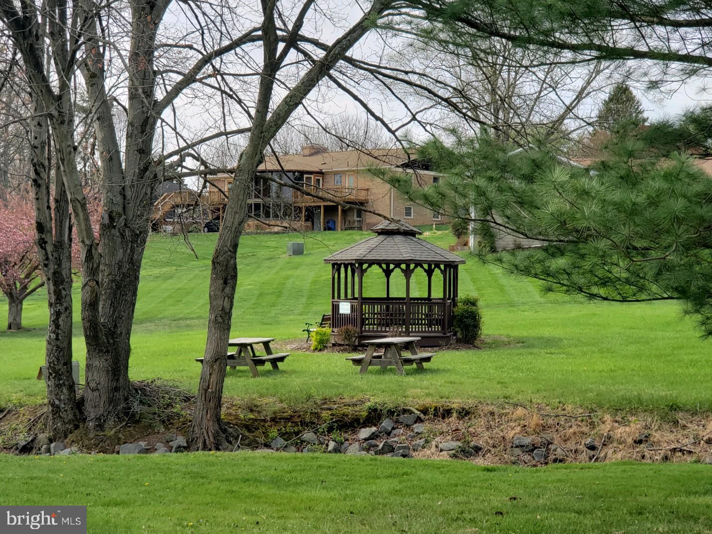 MONEYS CORNER - Residential