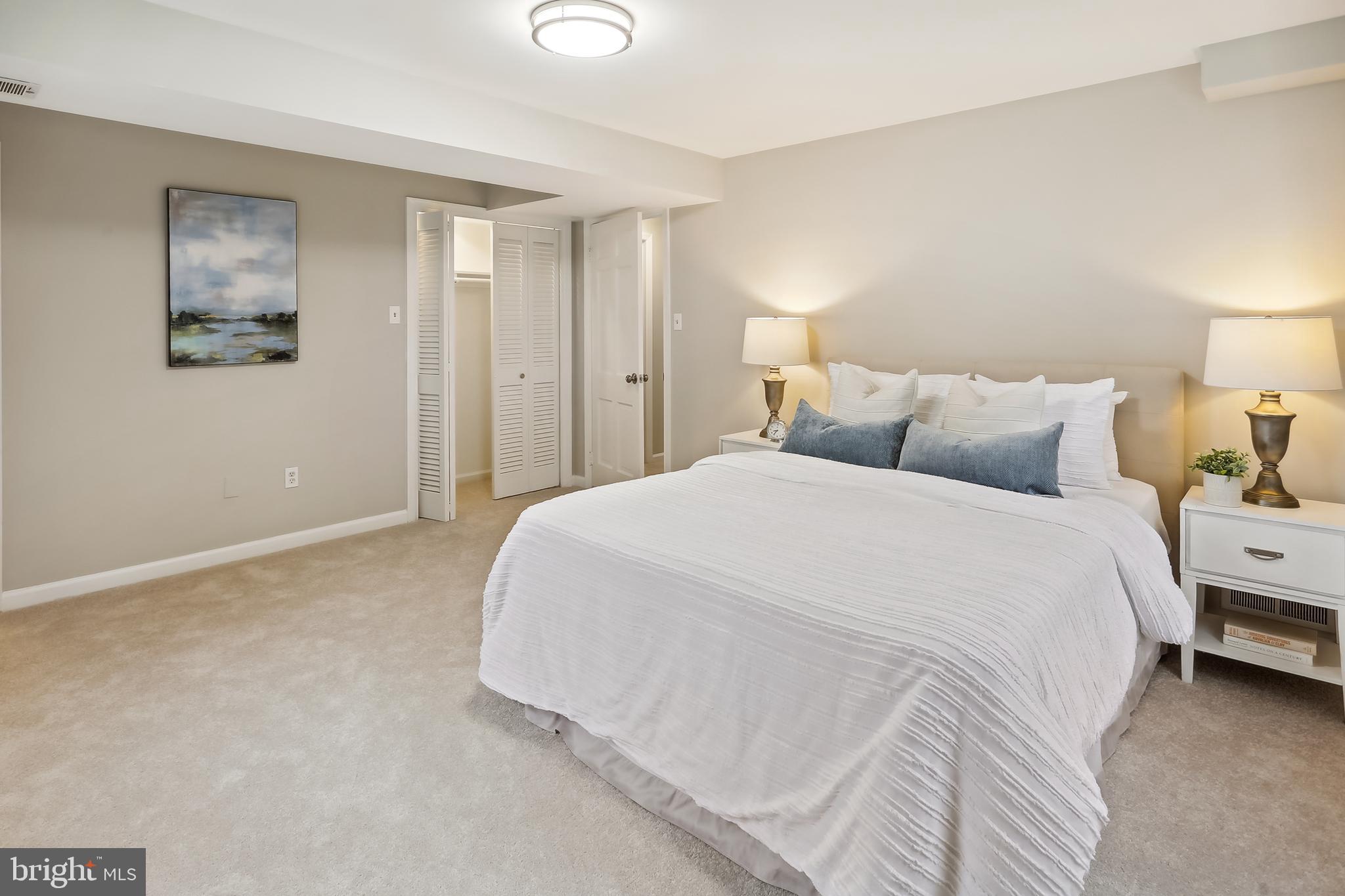 MONEYS CORNER - Residential