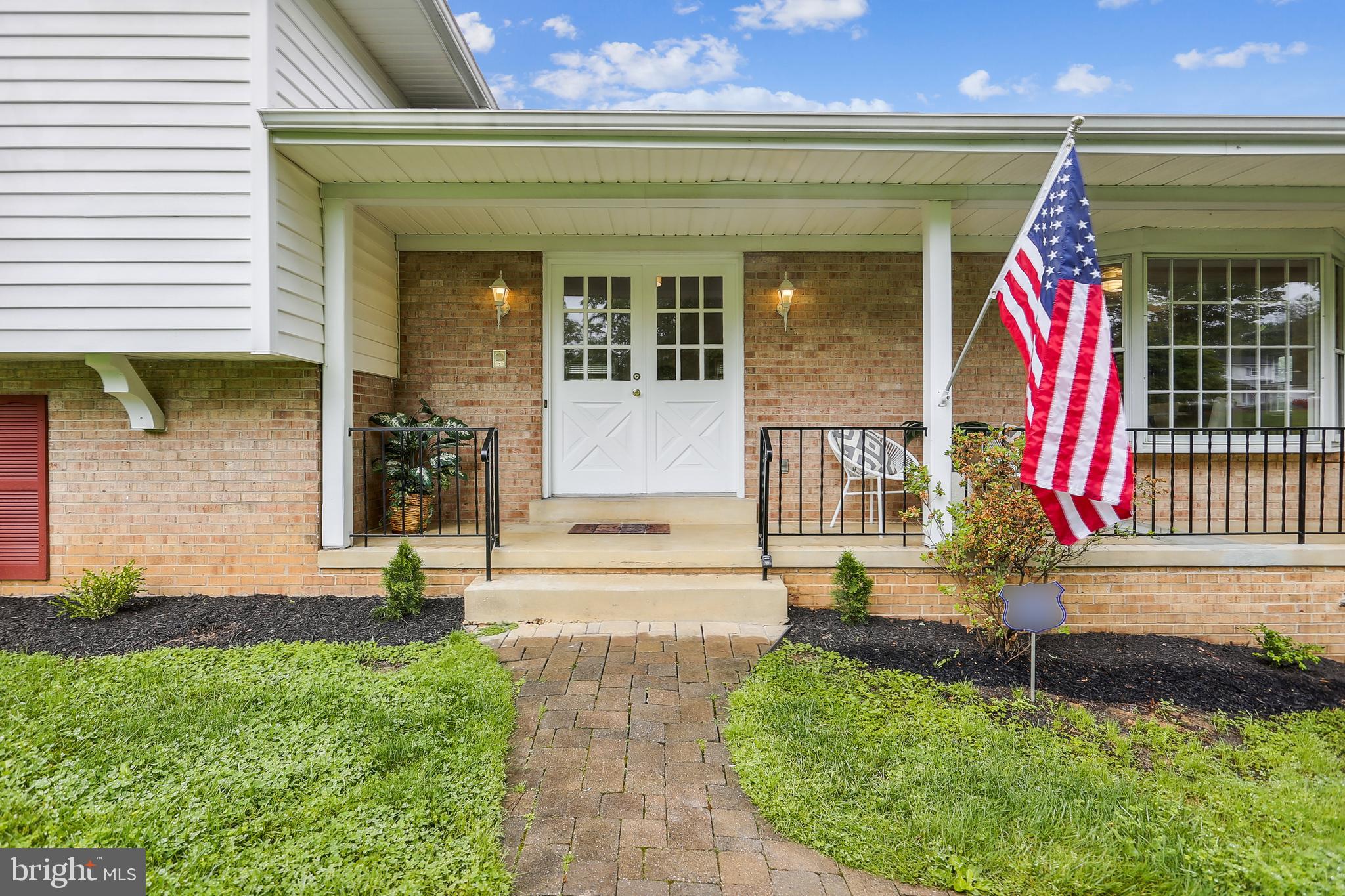 MONEYS CORNER - Residential