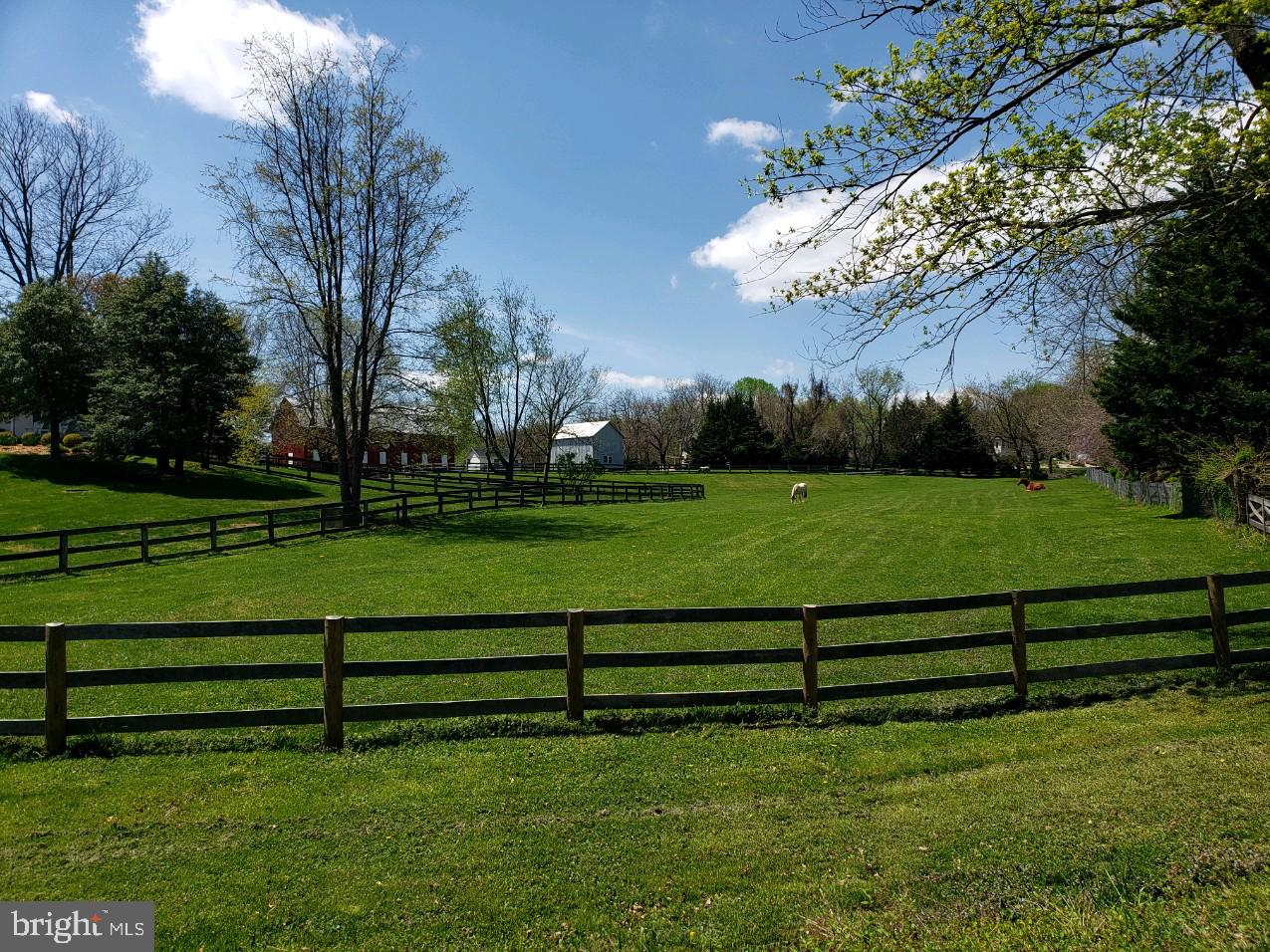 MONEYS CORNER - Residential