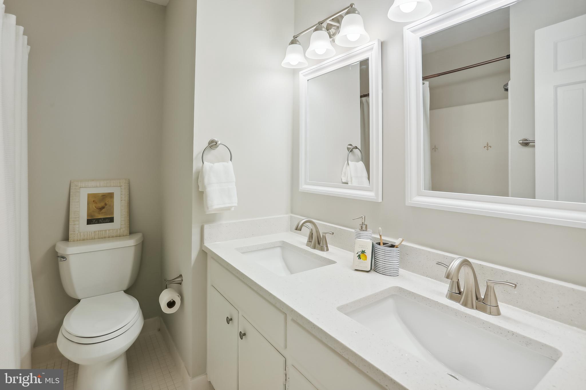 MONEYS CORNER - Residential