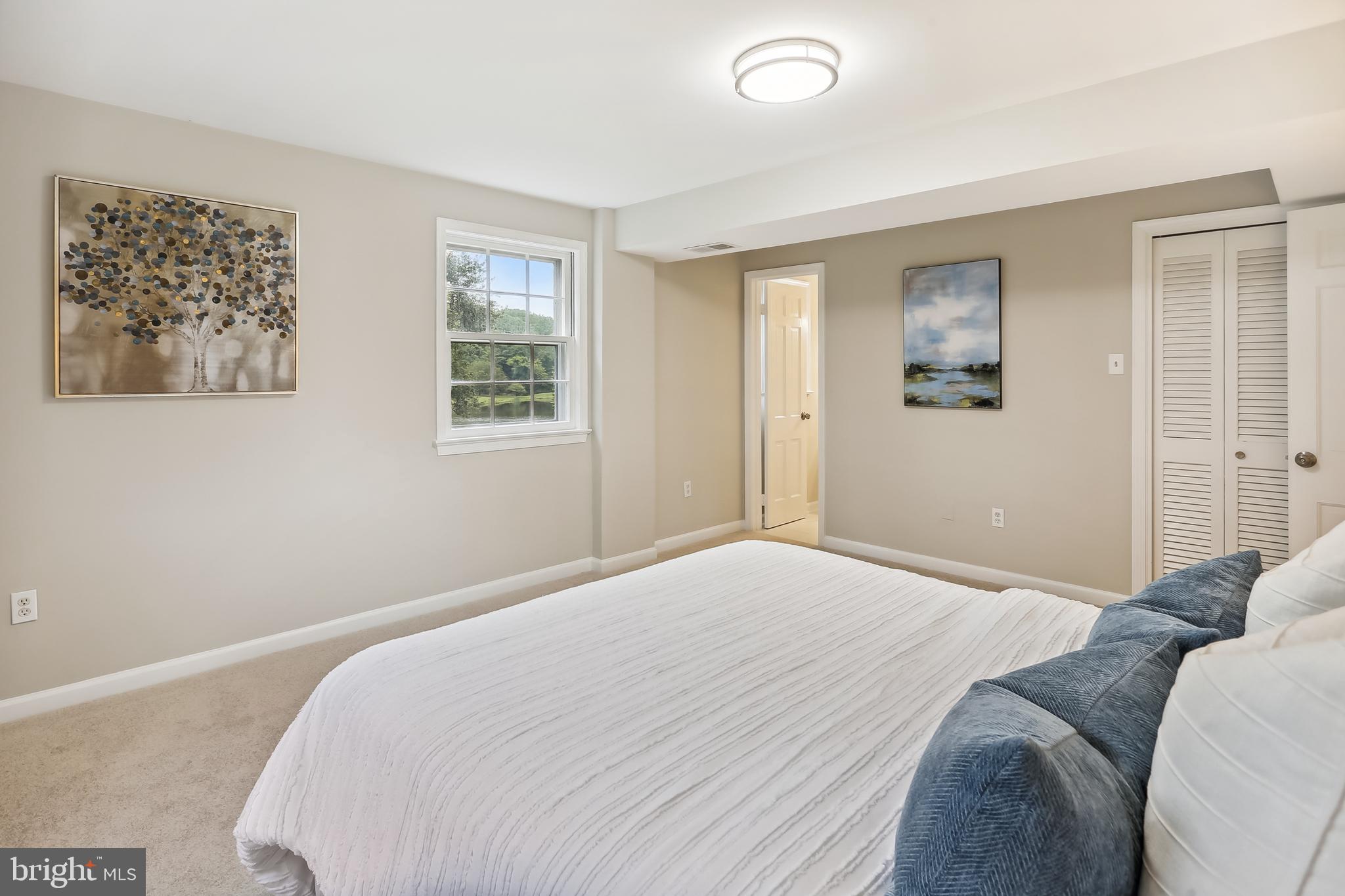 MONEYS CORNER - Residential