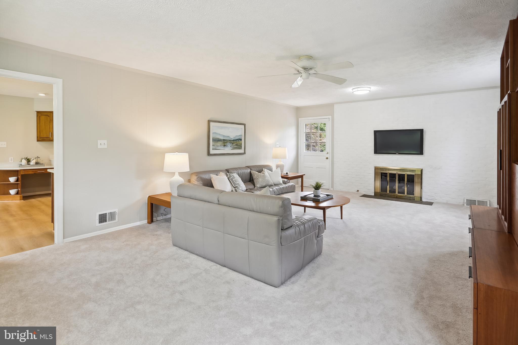 MONEYS CORNER - Residential