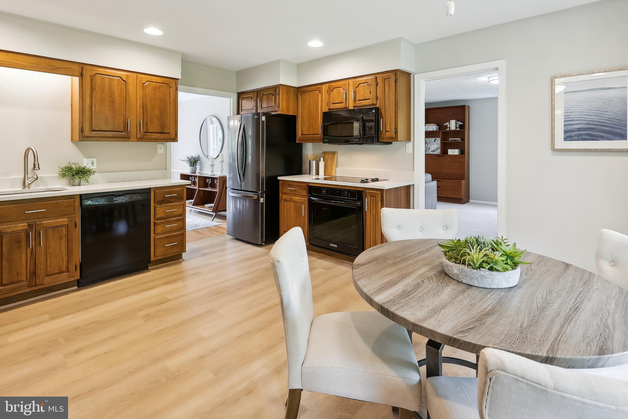 MONEYS CORNER - Residential