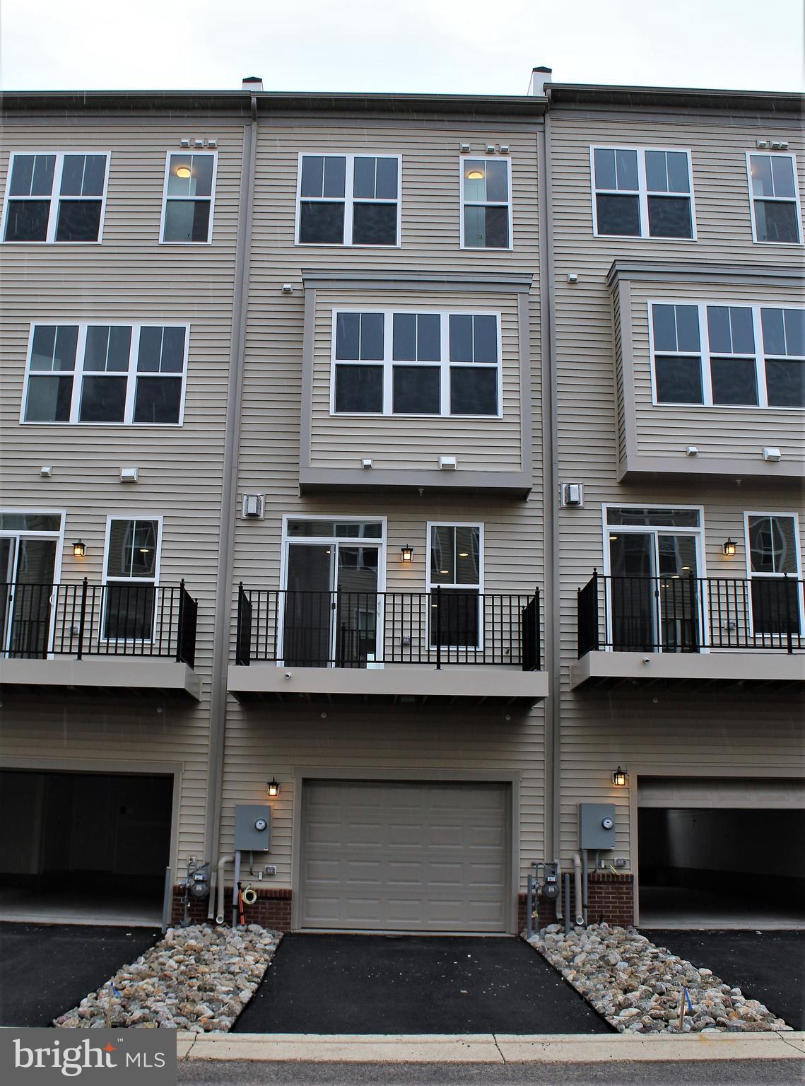 23016 LAVALLETTE SQUARE