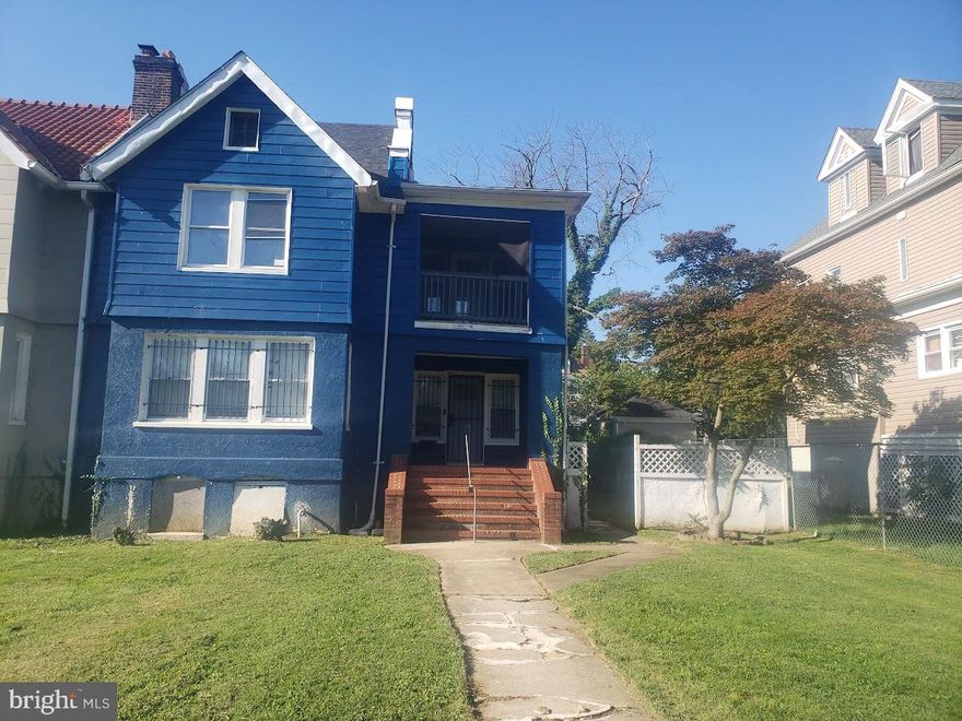 INVESTMENT OPPORTUNITY!!! BUY AND HOLD OR FLIP!!! VERY LARGE TWO UNIT HOME ON QUIET BLOCK. EACH UNIT IS SEPARATELY ZONED WITH ITS OWN ENTRANCE AND FEATURES 2 LARGE BEDROOMS AND 1 BATH. THE PROPERTY ALSO FEATURES A 2 CAR GARAGE WHICH CAN BE USED FOR ADDITIONAL INCOME. MOTIVATED SELLER!! HVAC, electrical and sub-pump systems have been updated and is freshly painted.