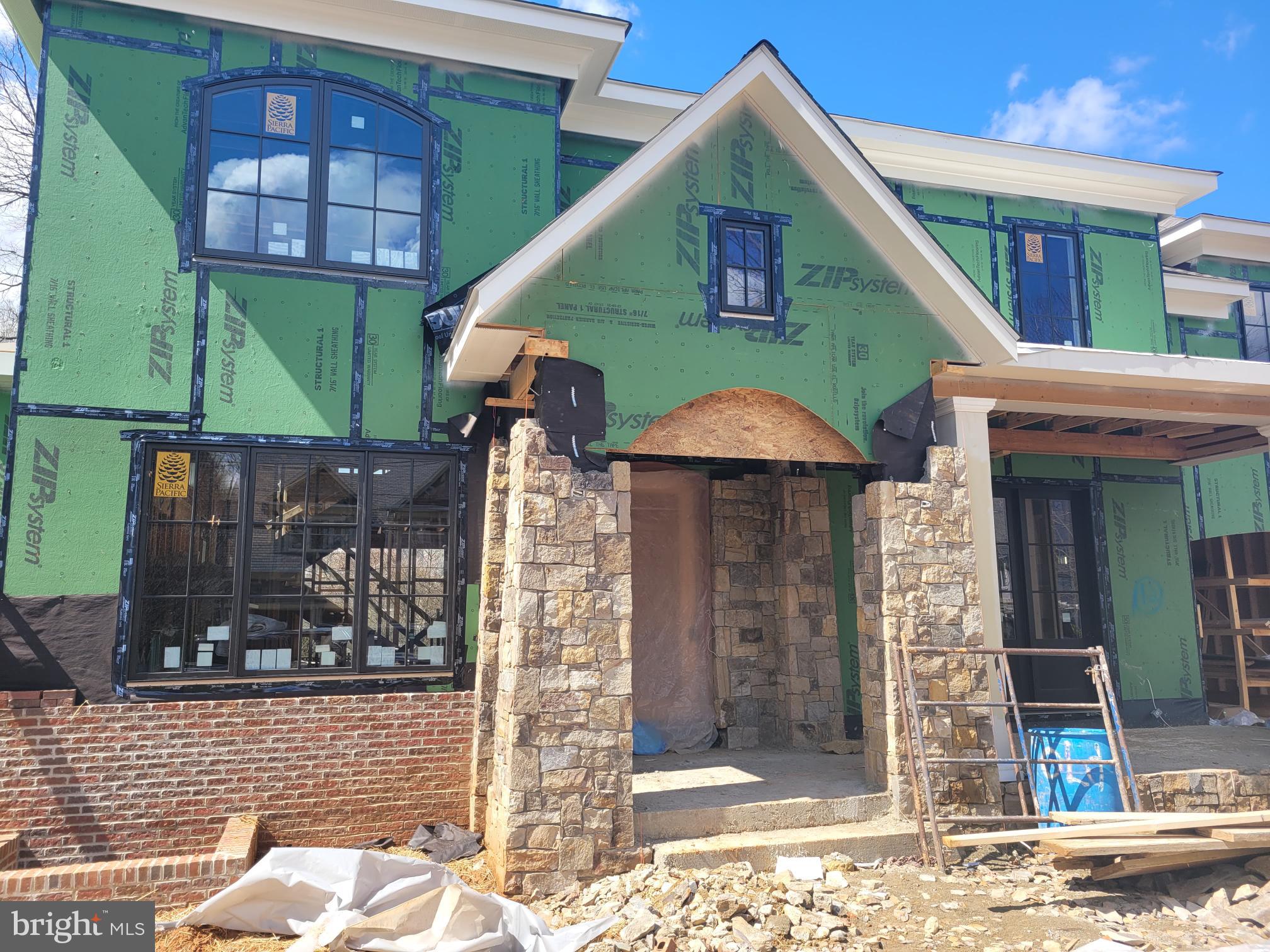 ENGLISH VILLAGE - Residential