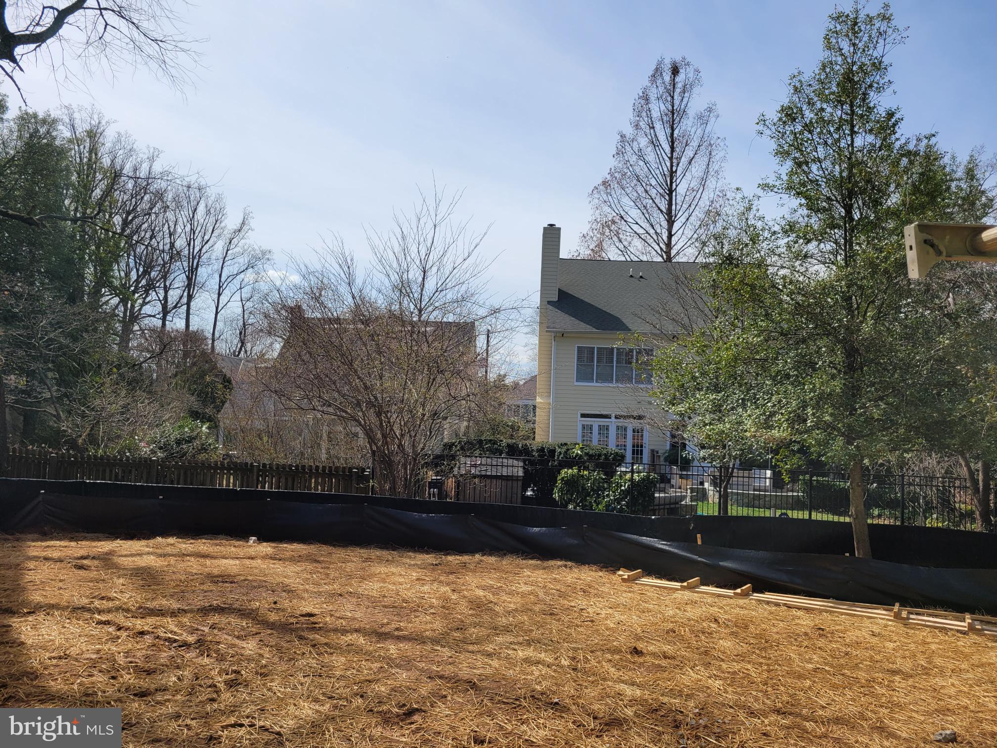 ENGLISH VILLAGE - Residential