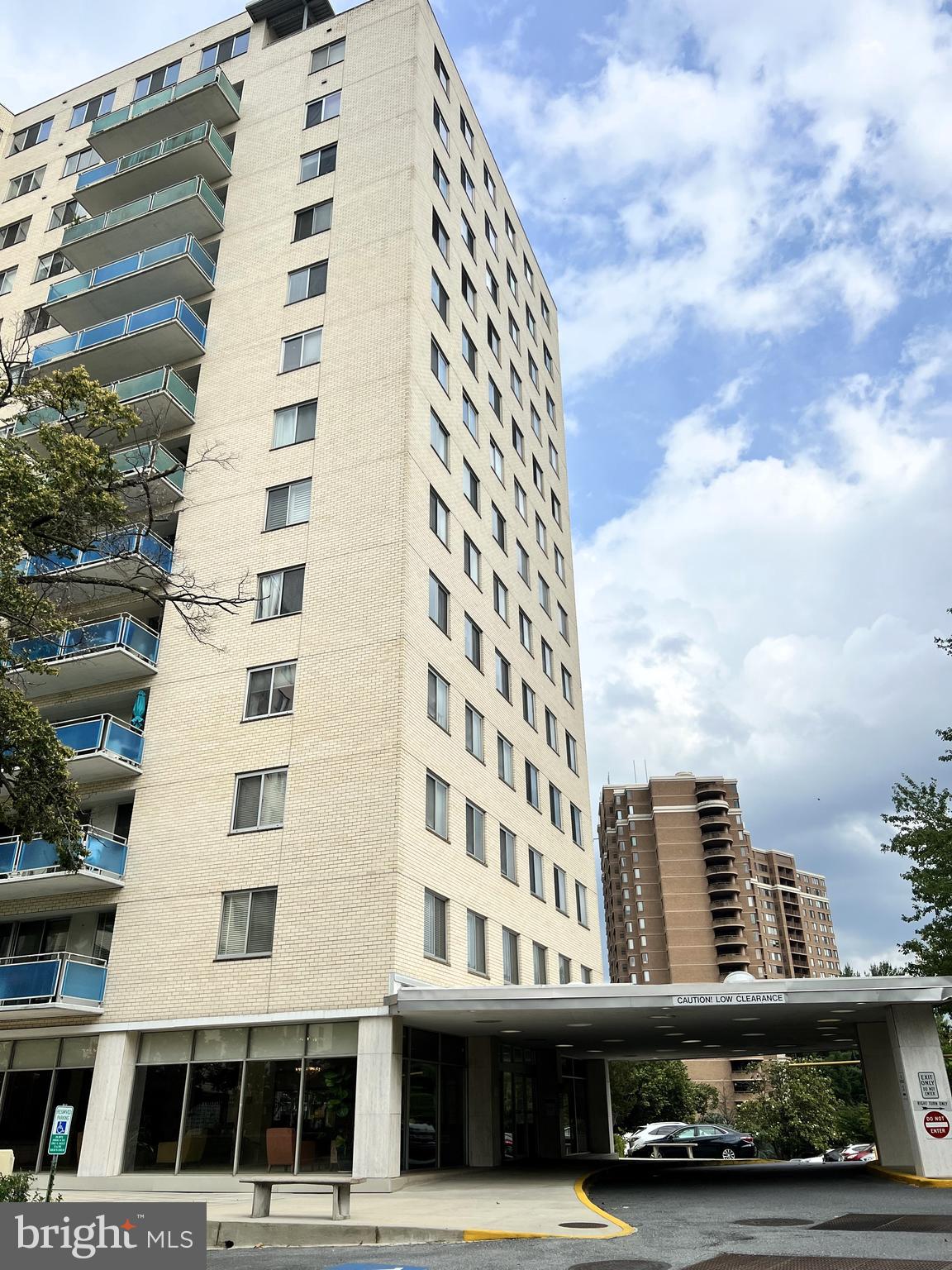 10201 GROSVENOR PLACE 915
