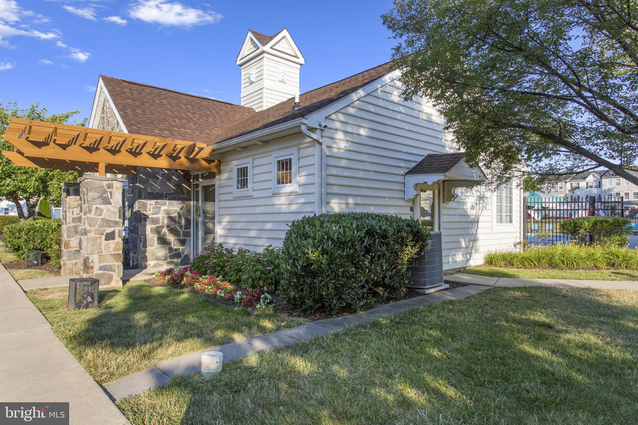 WELLINGTON TRACE - Residential Lease