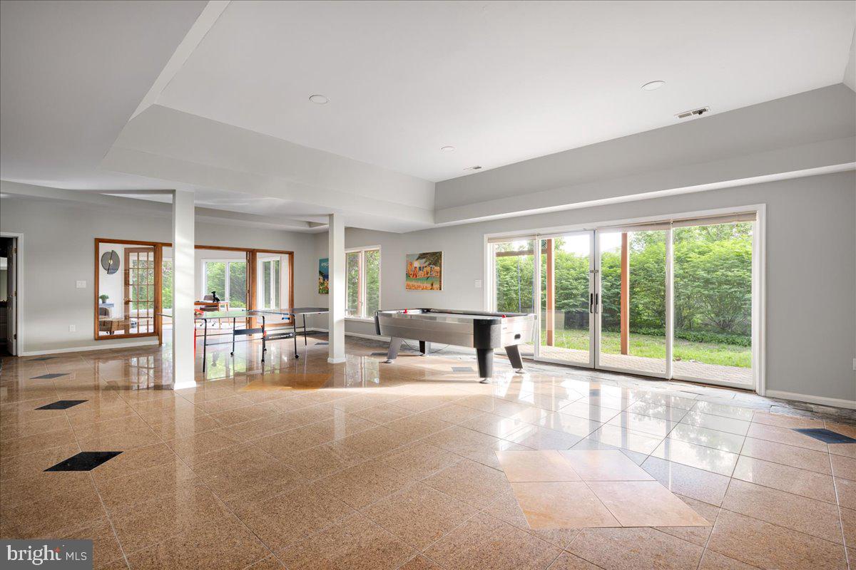 CREST RIVER FARMS - Residential