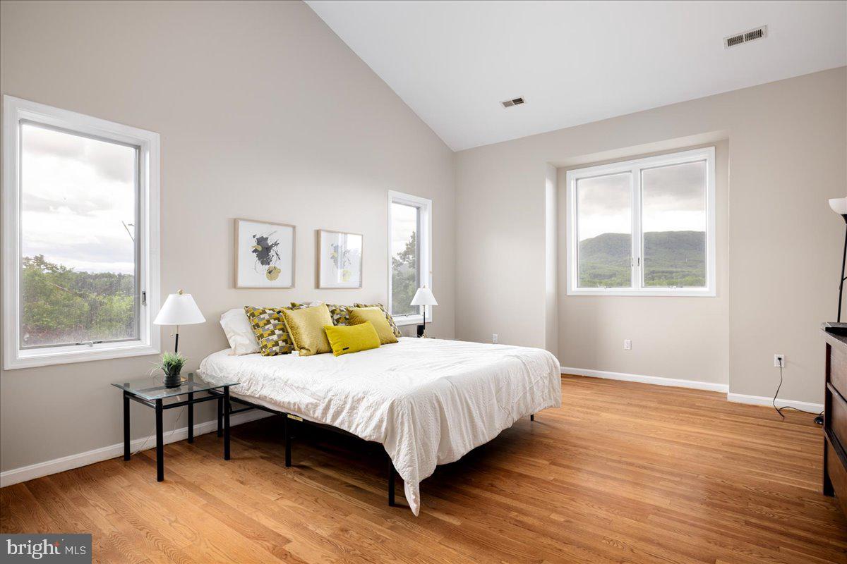 CREST RIVER FARMS - Residential