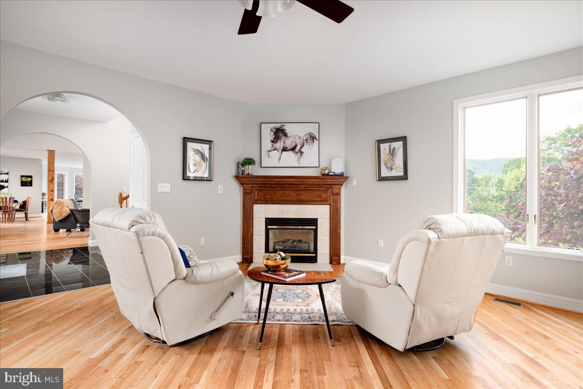 CREST RIVER FARMS - Residential