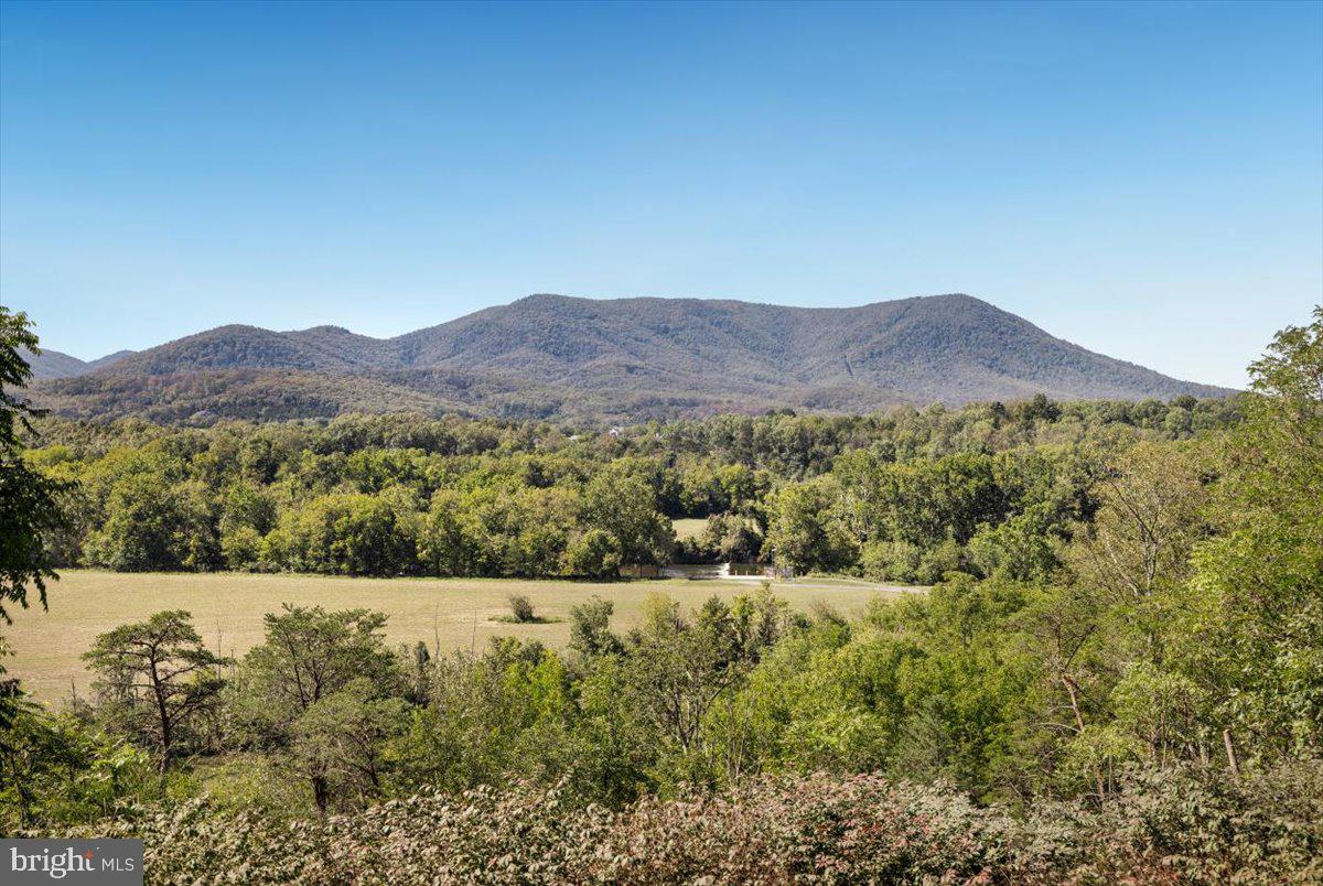 CREST RIVER FARMS - Residential