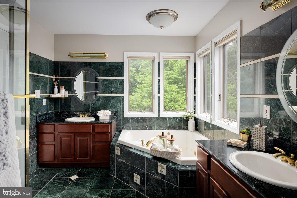 CREST RIVER FARMS - Residential