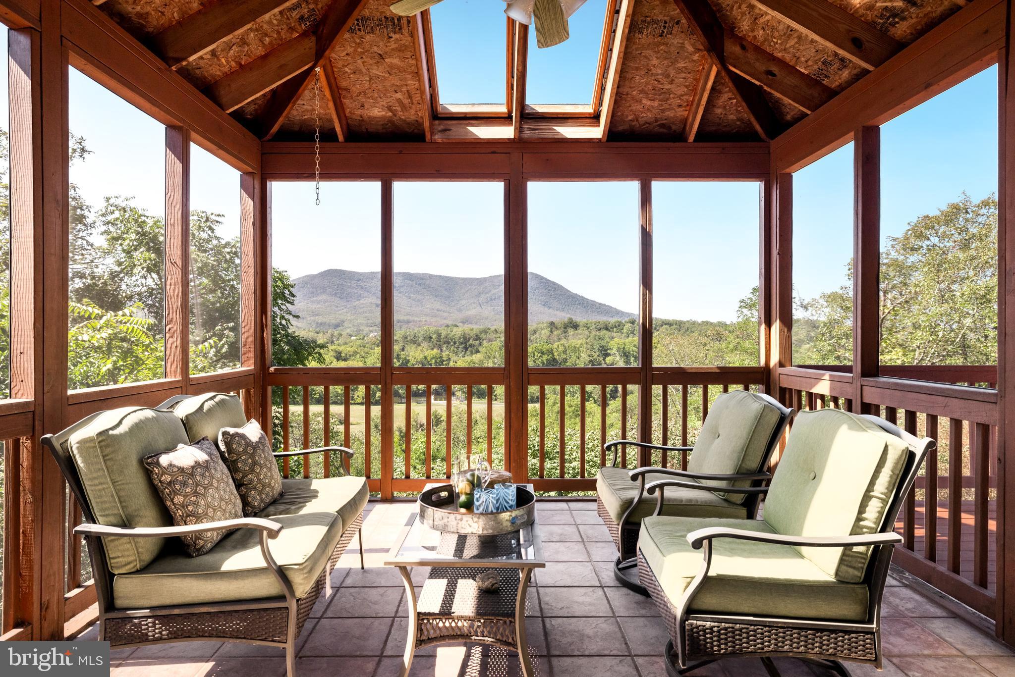 CREST RIVER FARMS - Residential