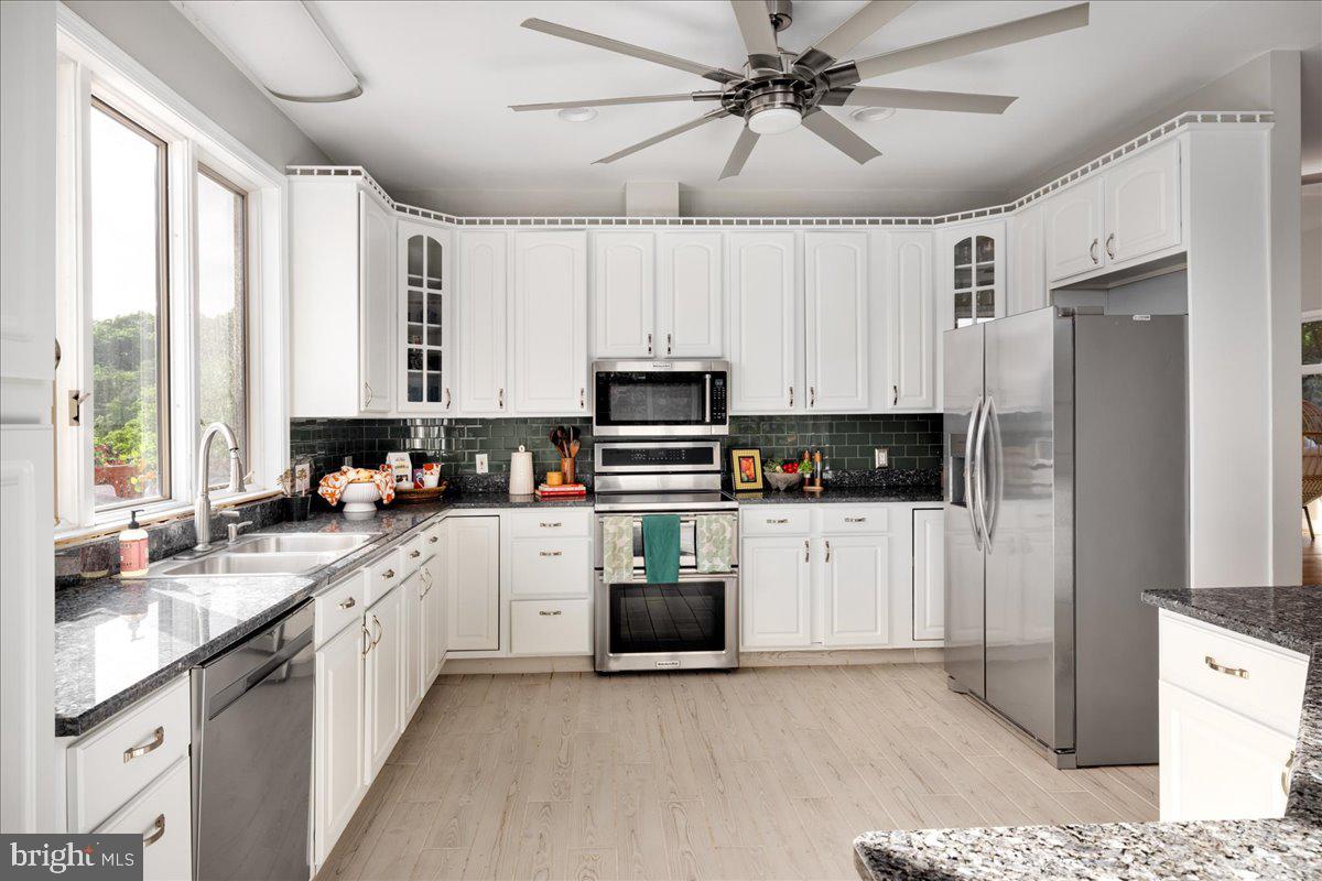 CREST RIVER FARMS - Residential