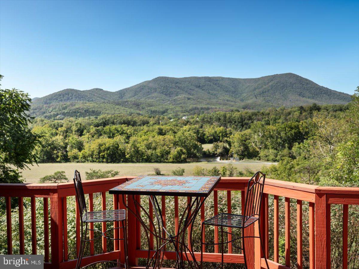 CREST RIVER FARMS - Residential