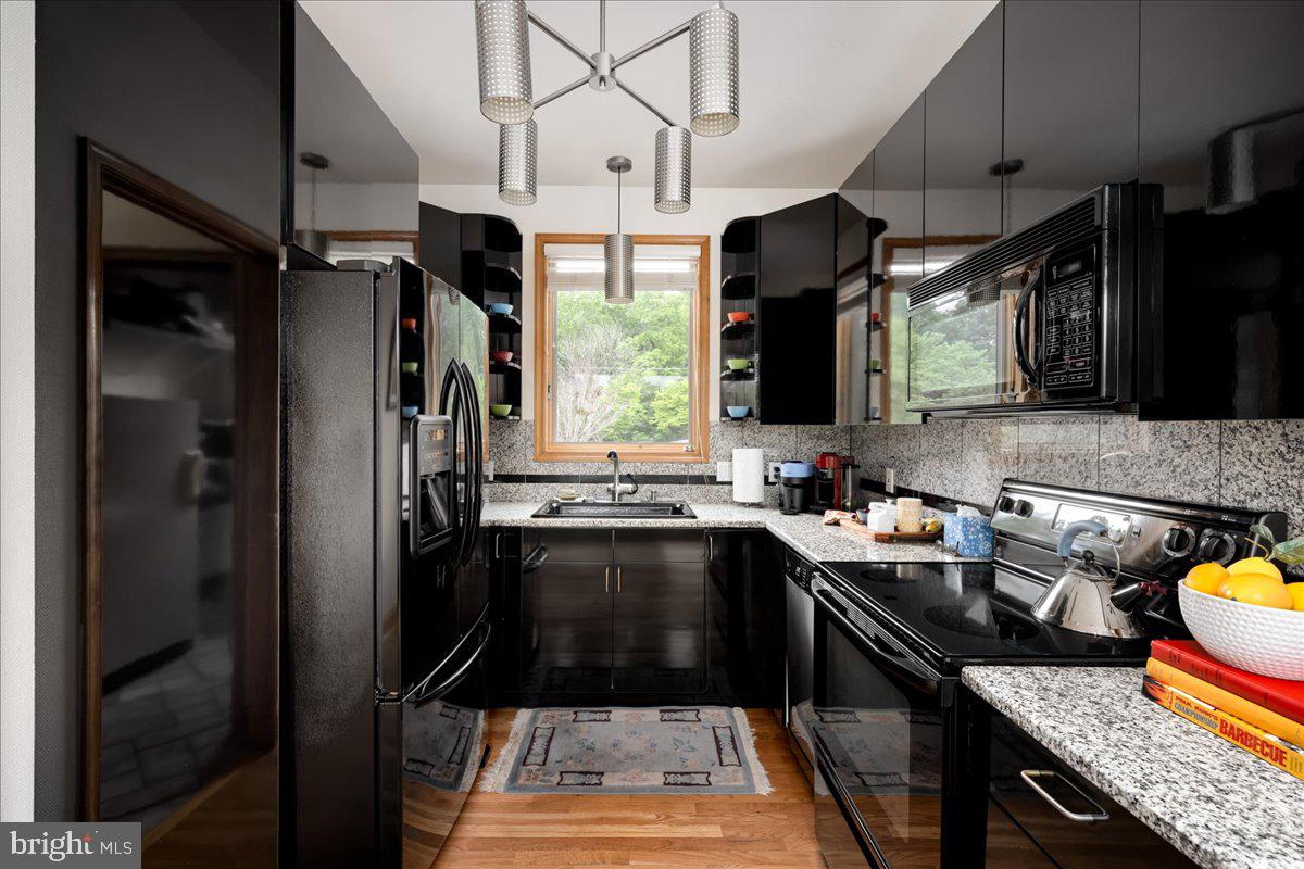 CREST RIVER FARMS - Residential