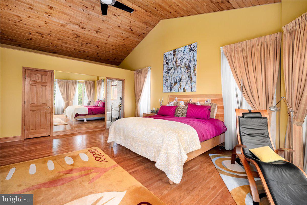 CREST RIVER FARMS - Residential