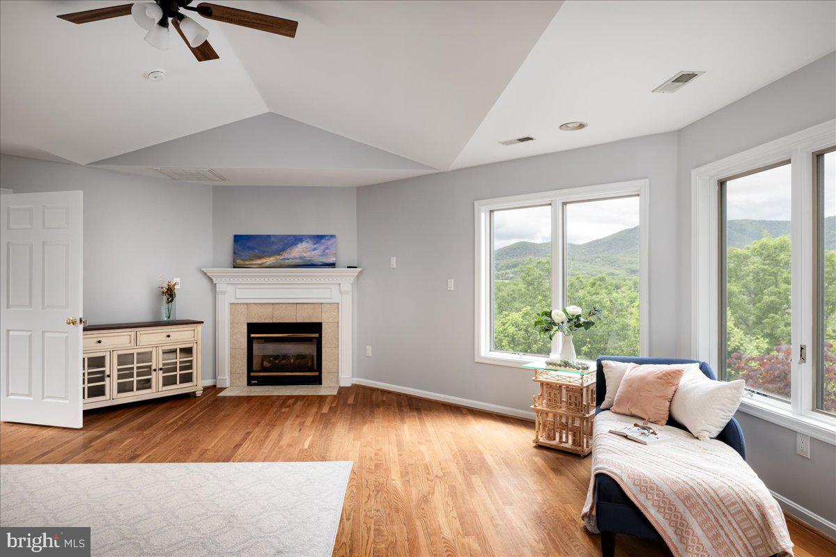 CREST RIVER FARMS - Residential