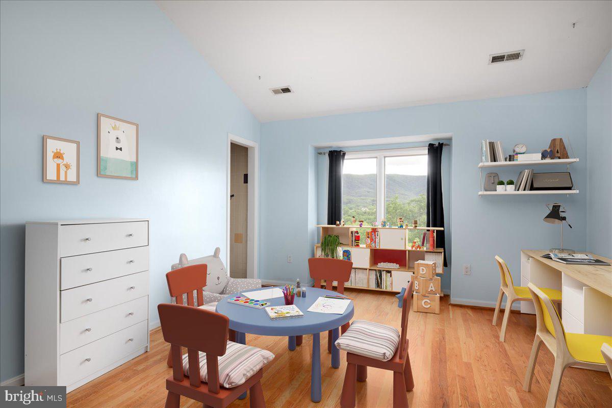 CREST RIVER FARMS - Residential