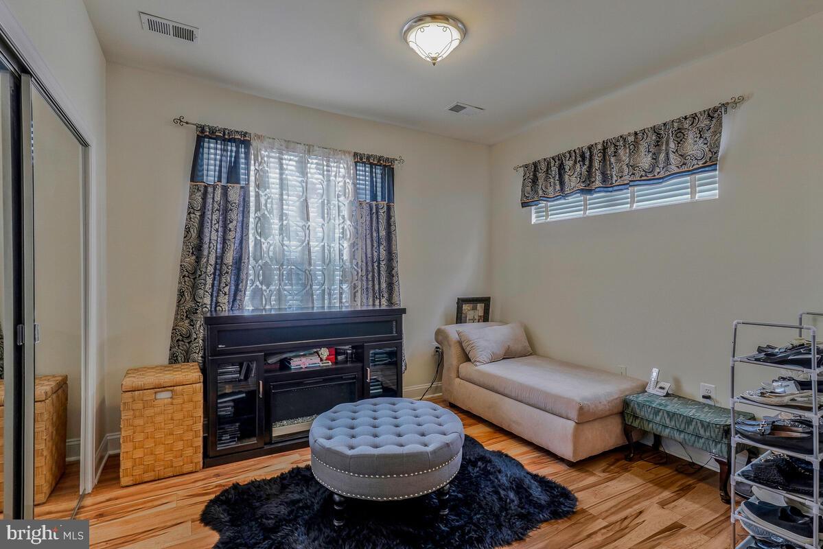 CENTRAL PARKE COLONIAL CHARLES - Residential