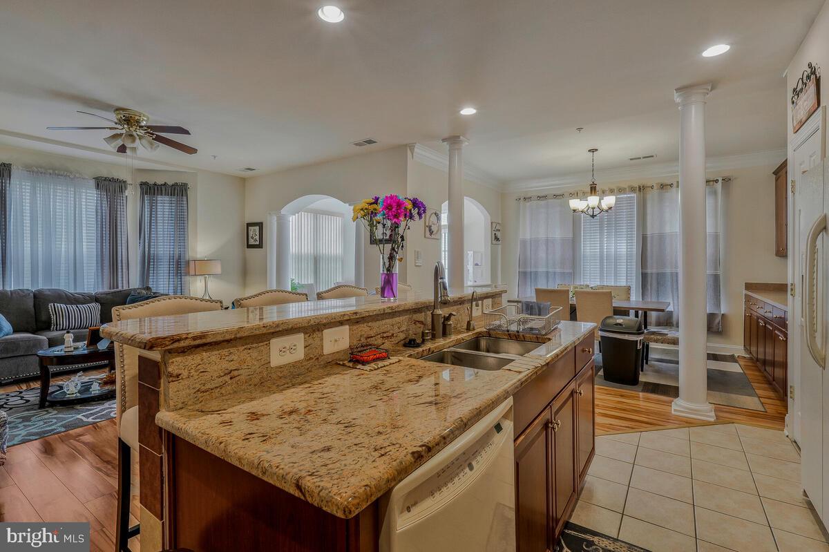 CENTRAL PARKE COLONIAL CHARLES - Residential