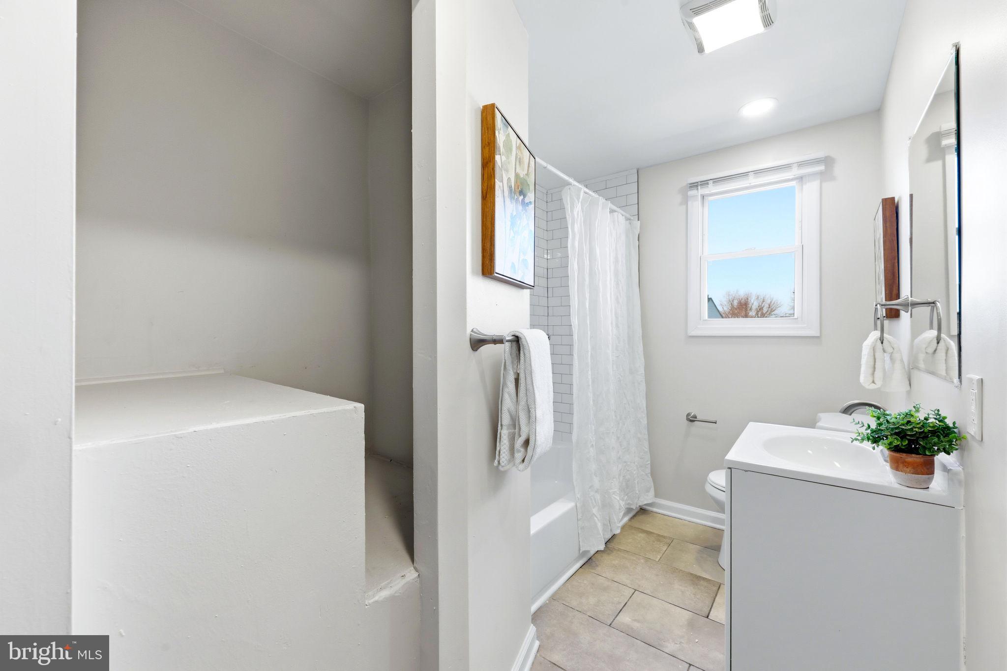 FOX RIDGE MANOR - Residential