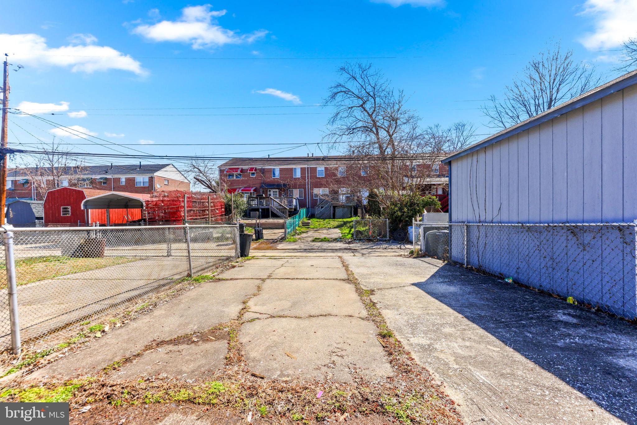 FOX RIDGE MANOR - Residential