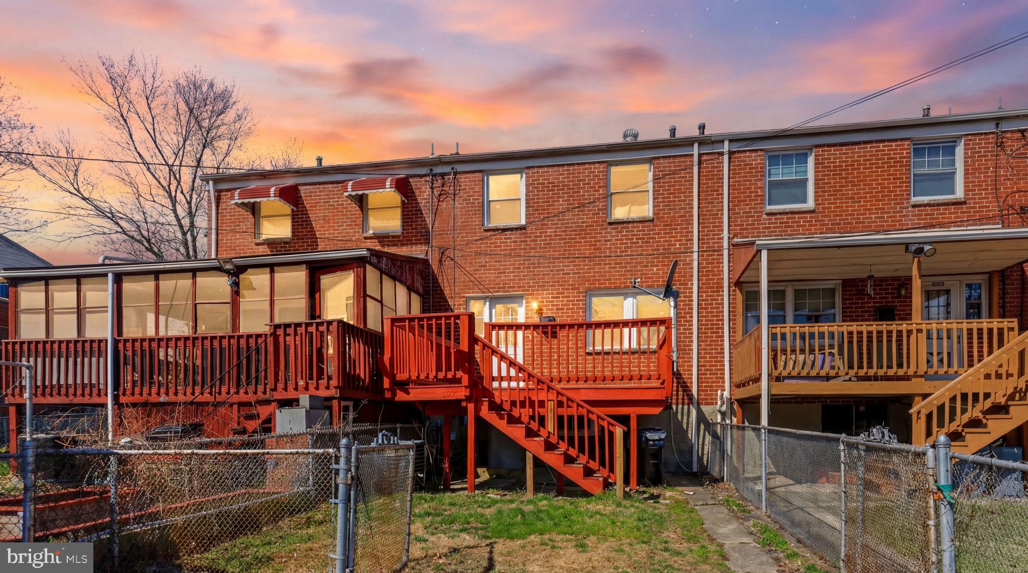 FOX RIDGE MANOR - Residential