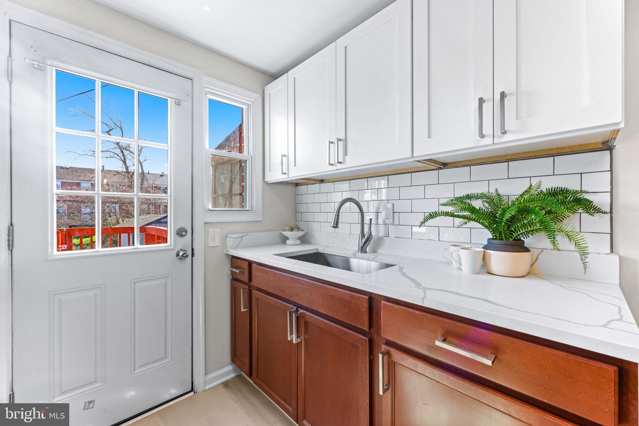 FOX RIDGE MANOR - Residential