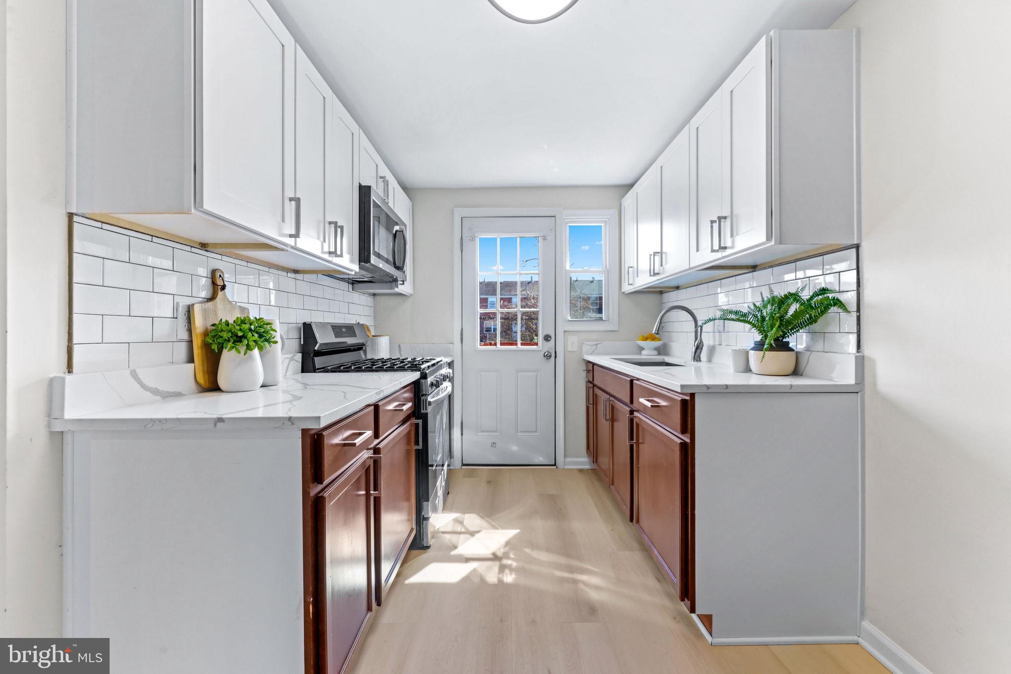 FOX RIDGE MANOR - Residential