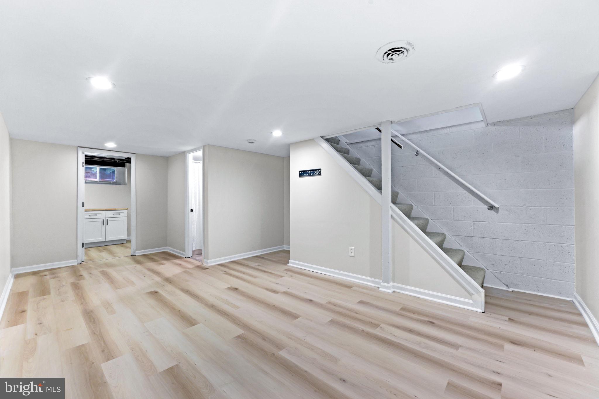 FOX RIDGE MANOR - Residential