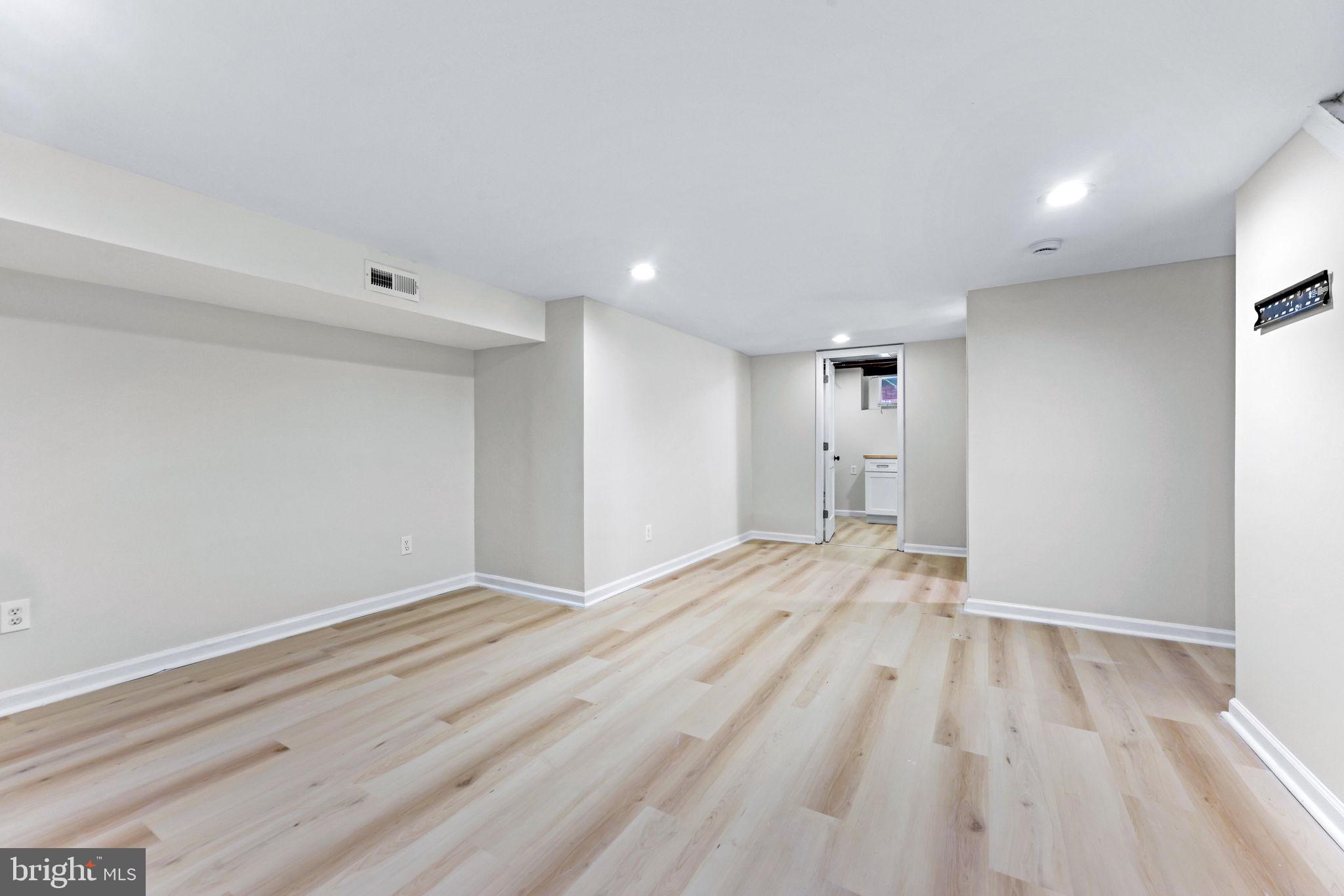 FOX RIDGE MANOR - Residential