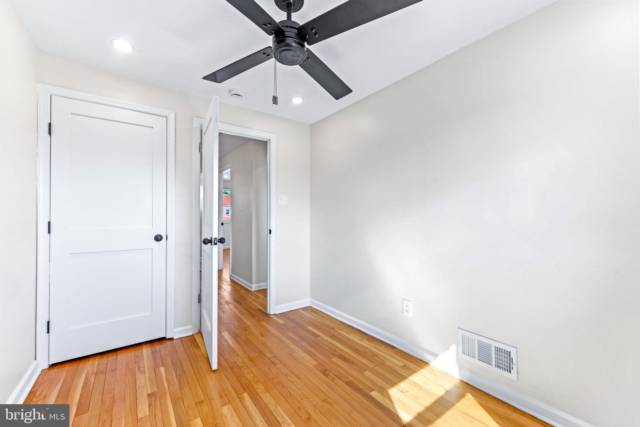 FOX RIDGE MANOR - Residential