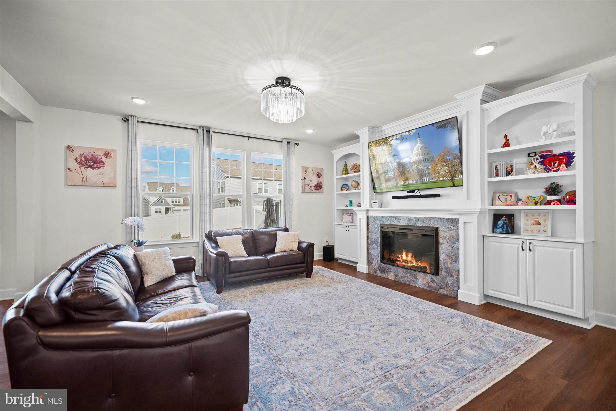 BRADLEY SQUARE - Residential