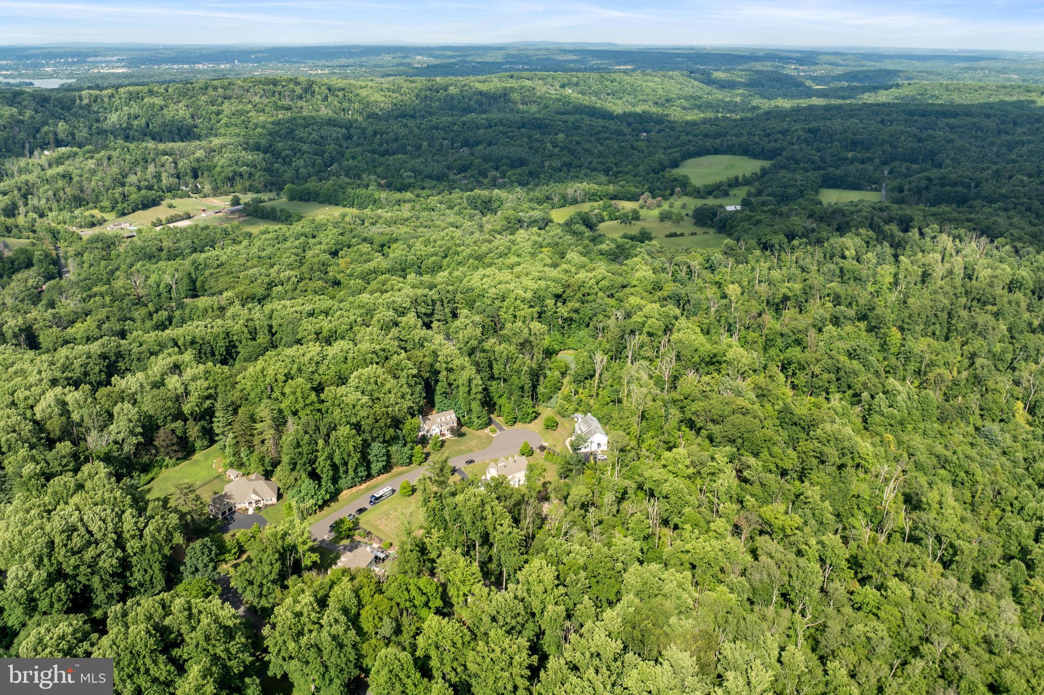 HIDDEN PARADISE - Residential