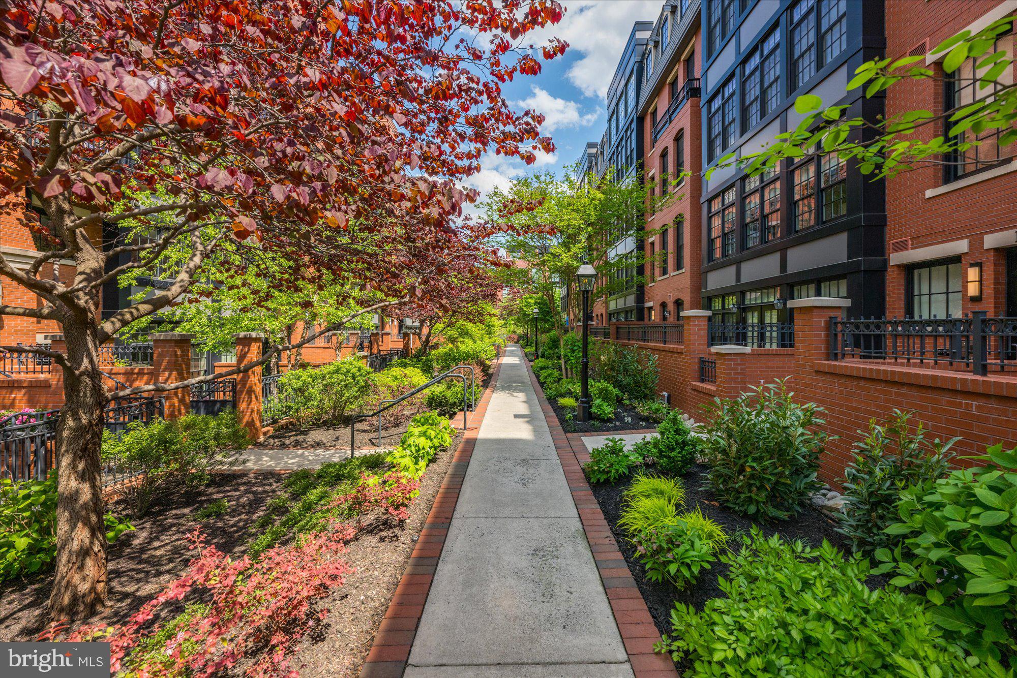 GASLIGHT SQUARE - Residential