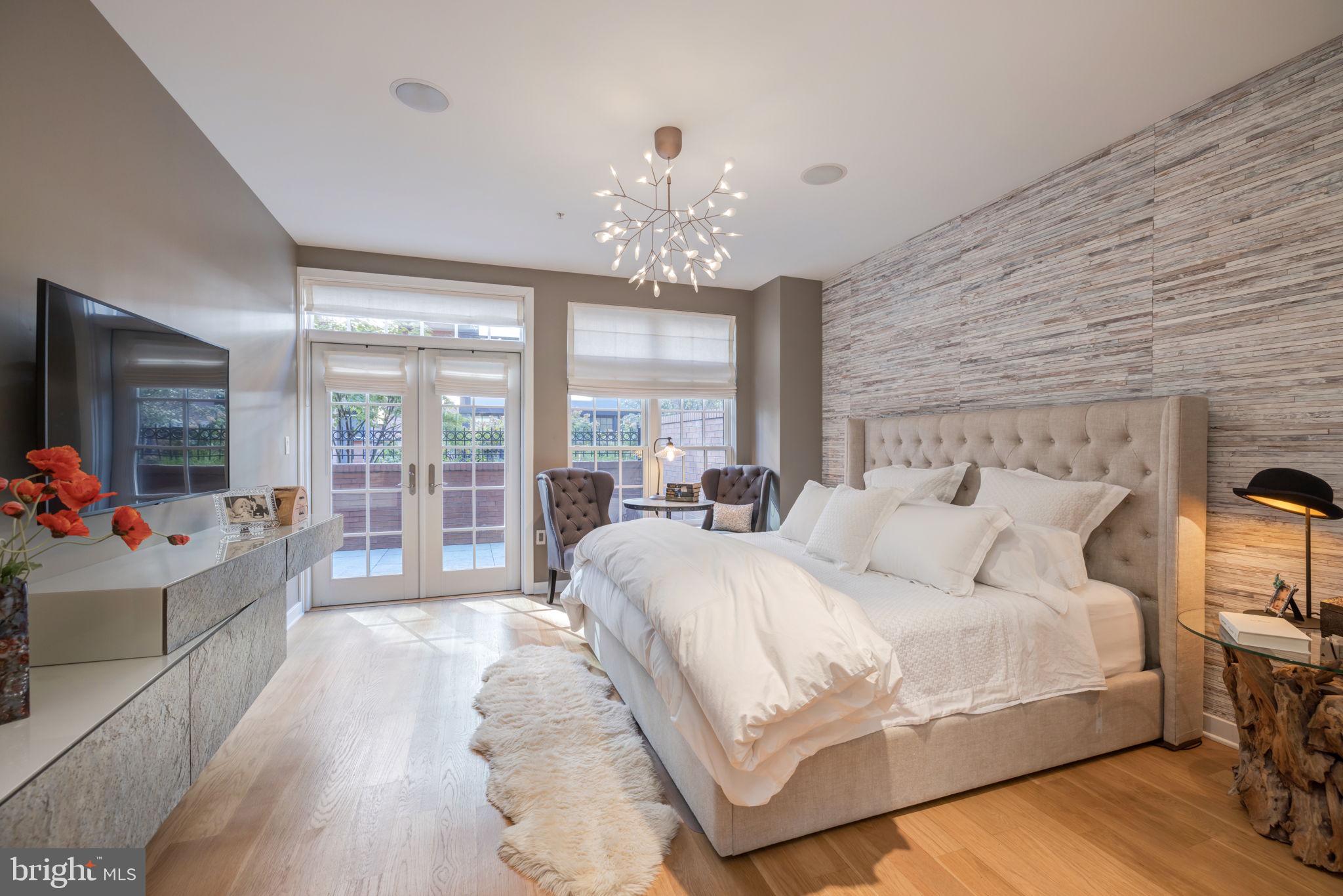 GASLIGHT SQUARE - Residential