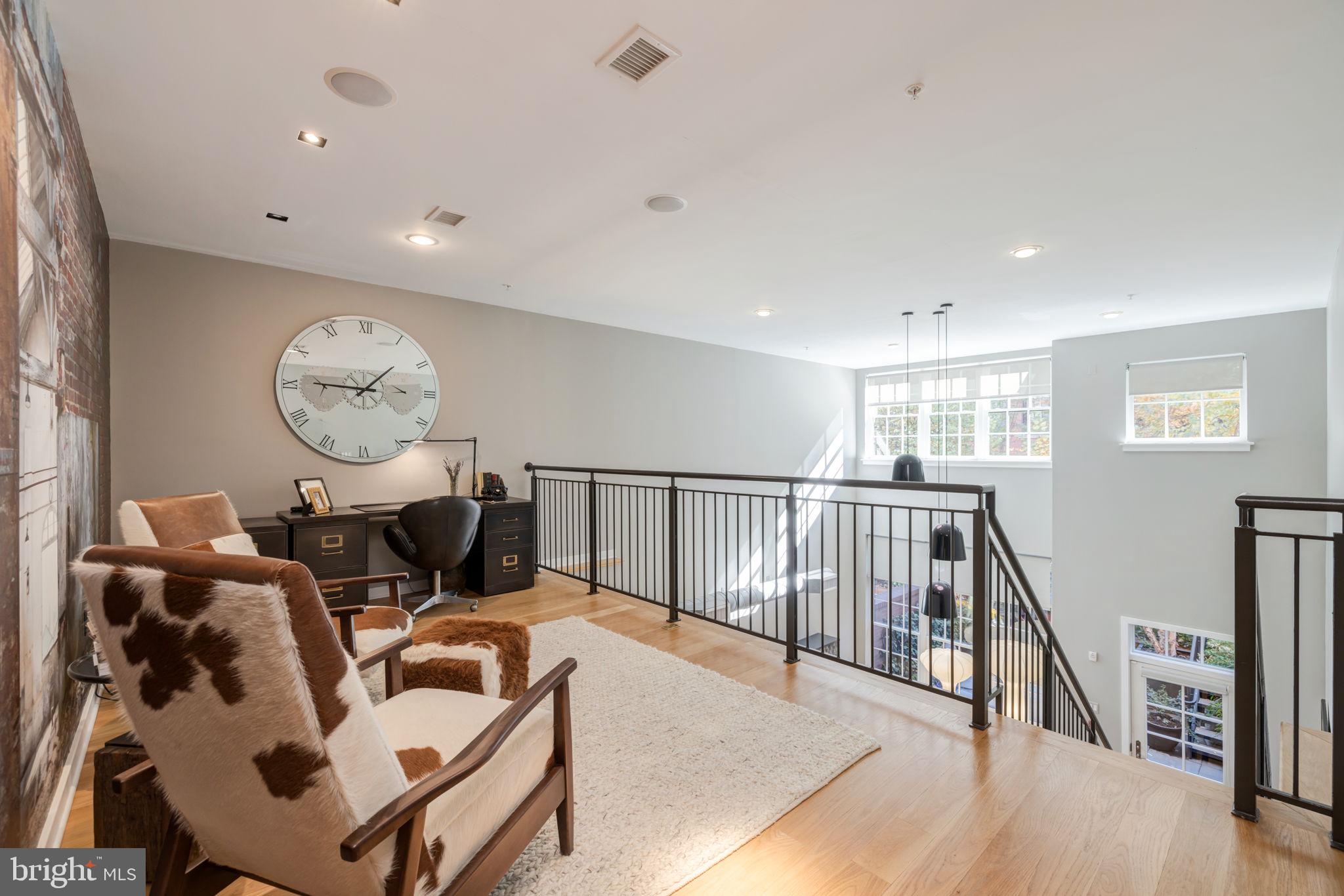 GASLIGHT SQUARE - Residential