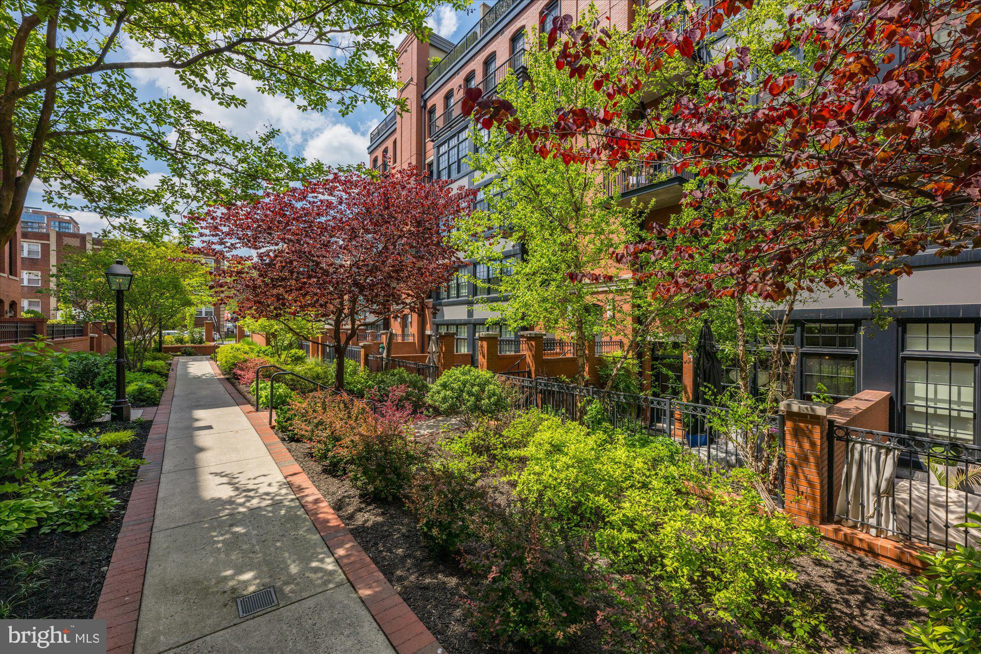 GASLIGHT SQUARE - Residential