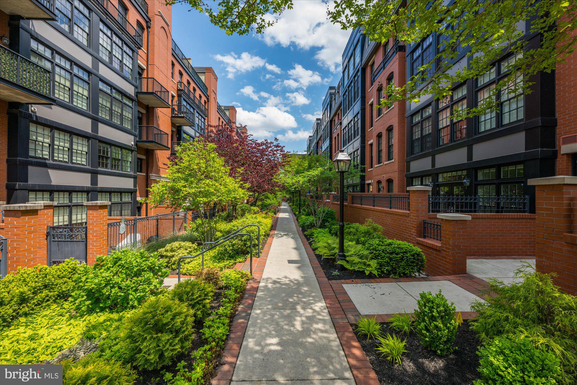 GASLIGHT SQUARE - Residential