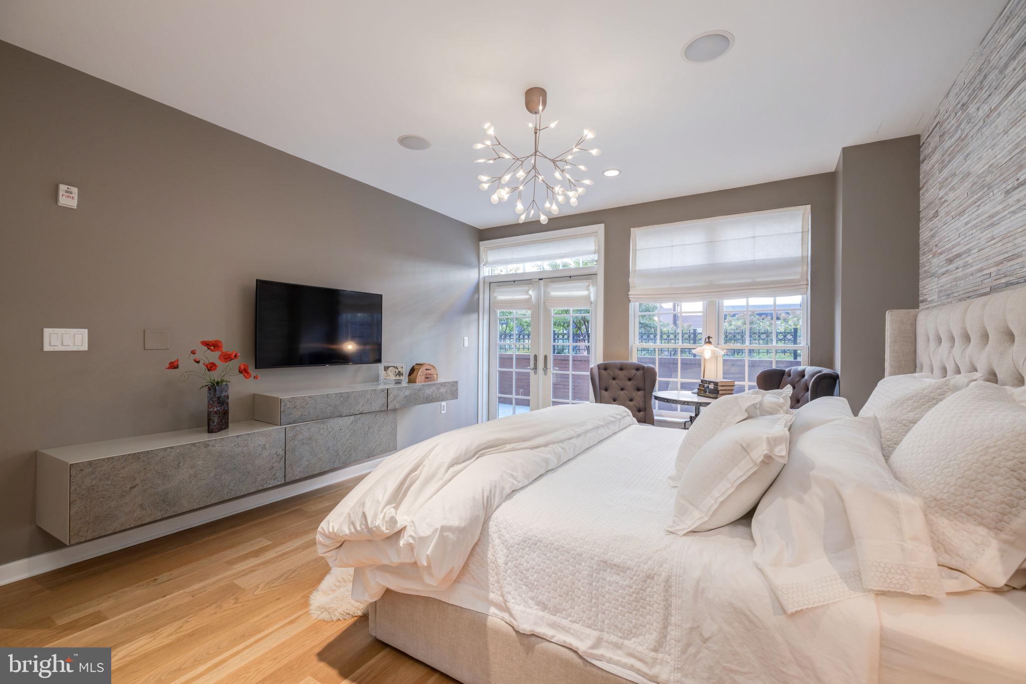 GASLIGHT SQUARE - Residential