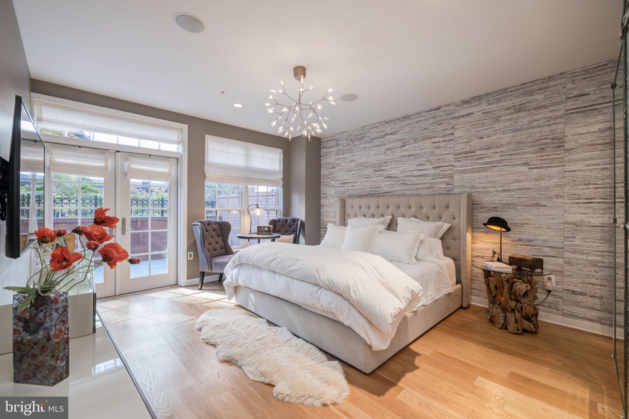 GASLIGHT SQUARE - Residential